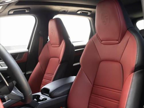 2025 Porsche Cayenne GTS