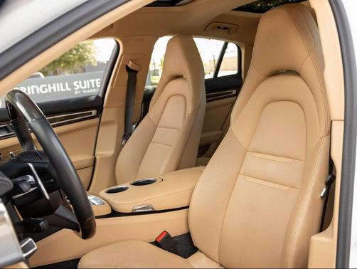 2023 Porsche Panamera 4 Platinum Edition