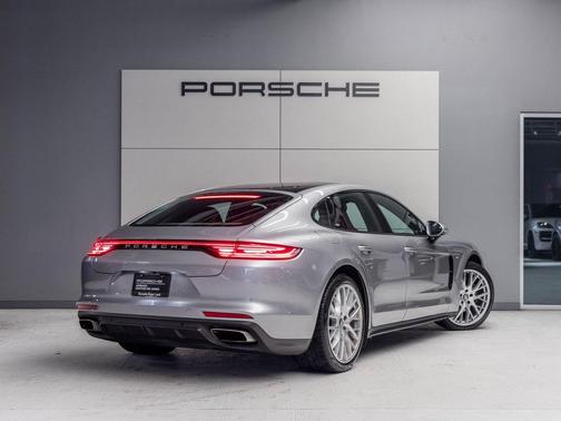 2023 Porsche Panamera 