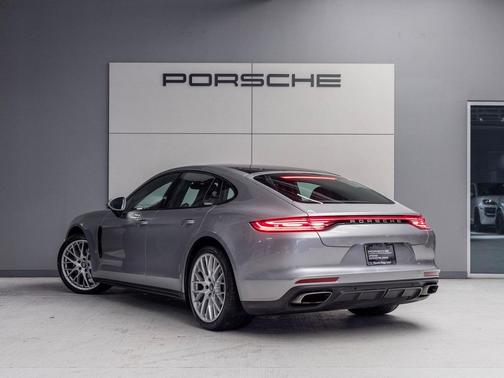 2023 Porsche Panamera 