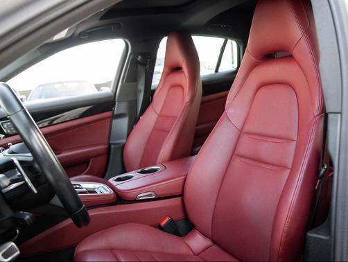 2023 Porsche Panamera 