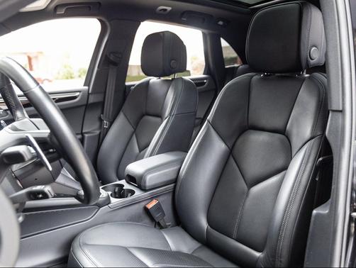 2023 Porsche Macan S