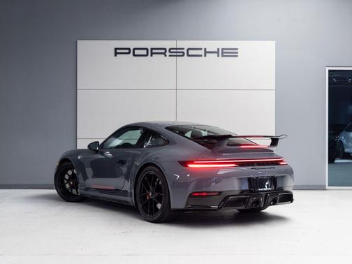 2025 Porsche 911 Carrera 4 GTS