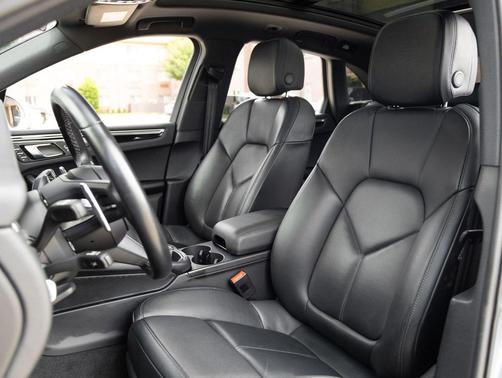 Silver Metallic 2024 Porsche Macan Macan