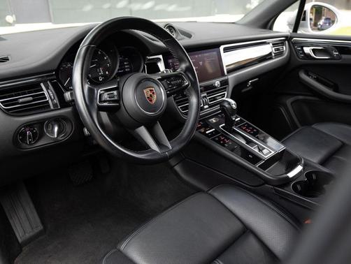 Silver Metallic 2024 Porsche Macan Macan
