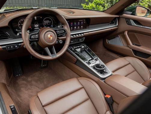 Oak Green Metallic Neo 2026 Porsche 911 Targa 4S