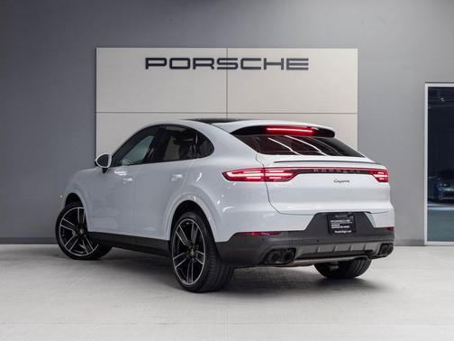 2023 Porsche Cayenne Platinum Edition