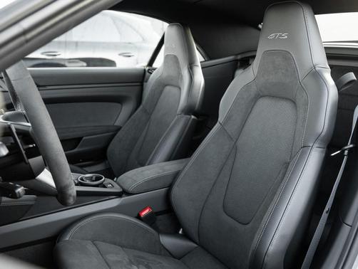 2026 Porsche 911 Carrera 4 GTS