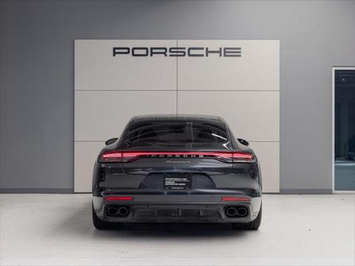 2022 Porsche Panamera 4 Platinum Edition