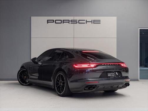 2022 Porsche Panamera 4 Platinum Edition