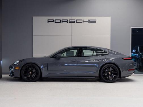 2026 Porsche Panamera 