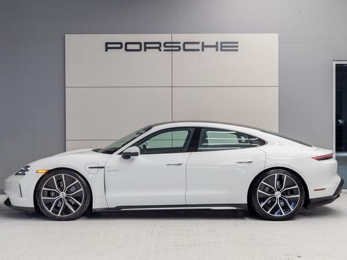 2025 Porsche Taycan 