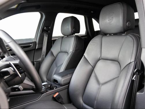 2025 Porsche Macan T