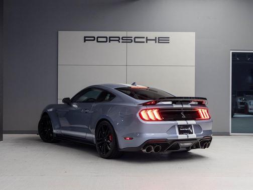2022 Ford Shelby GT500 Base