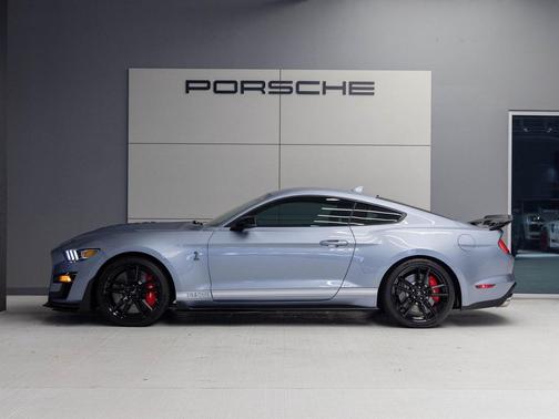 2022 Ford Shelby GT500 Base