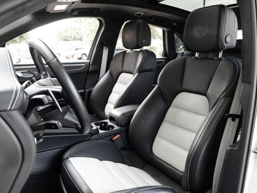 Carrara White Metallic 2024 Porsche Macan Macan GTS