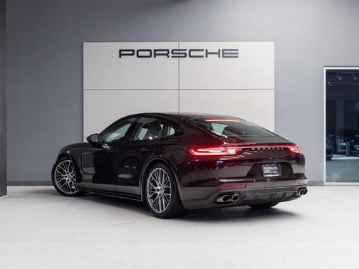 2022 Porsche Panamera 4 Platinum Edition