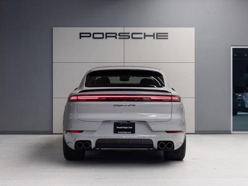 Carrara White Metallic 2026 Porsche Cayenne Cayenne