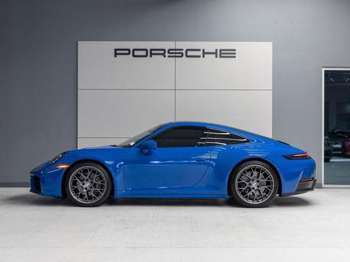 2025 Porsche 911 Carrera