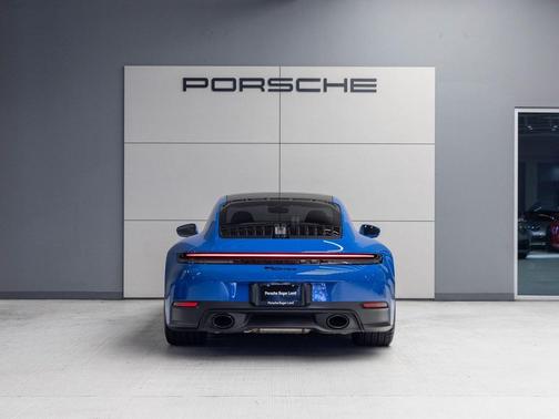 2025 Porsche 911 Carrera