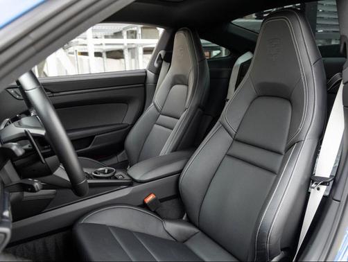 2025 Porsche 911 Carrera