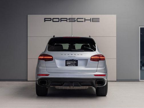 2018 Porsche Cayenne Platinum Edition