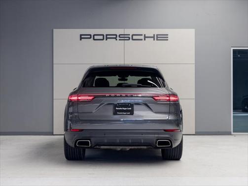 2022 Porsche Cayenne Base (Tiptronic)