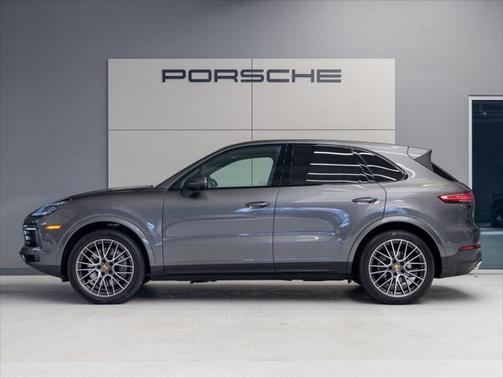 2022 Porsche Cayenne Base (Tiptronic)