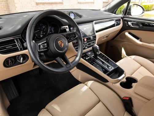 Volcano Grey Metallic 2023 Porsche Macan Macan