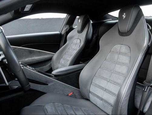 2022 Ferrari Roma Base