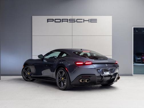 2022 Ferrari Roma Base