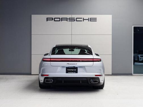2026 Porsche Panamera 4