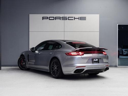 2020 Porsche Panamera GTS