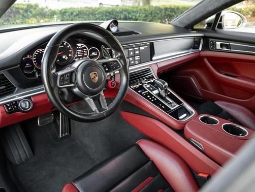 2020 Porsche Panamera GTS