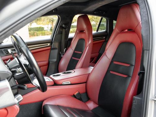 2020 Porsche Panamera GTS