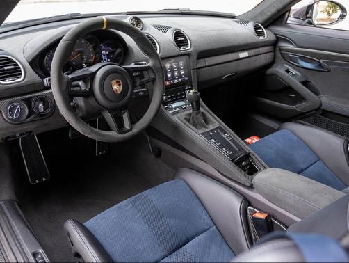 2023 Porsche 718 Cayman GT4 RS
