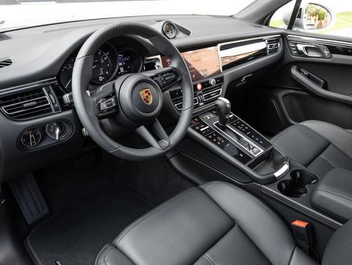 Dolomite Silver Metallic 2026 Porsche Macan Macan