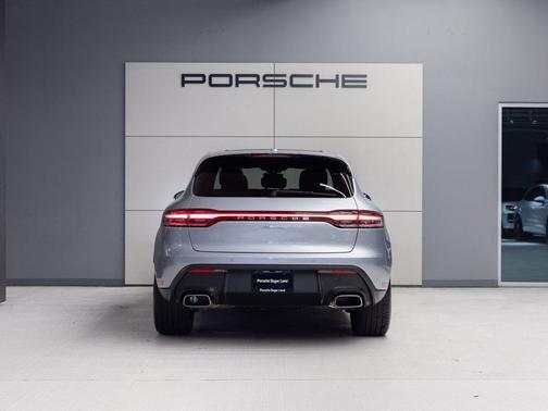 Dolomite Silver Metallic 2026 Porsche Macan Macan