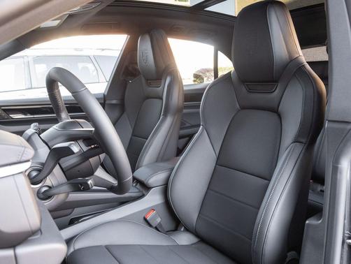 2026 Porsche Macan 4