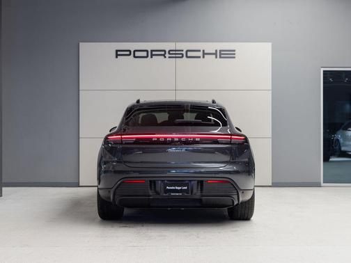 2026 Porsche Macan 4