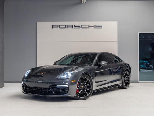 2020 Porsche Panamera GTS