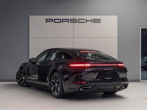 2026 Porsche Panamera 4 E-Hybrid