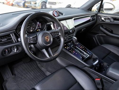2022 Porsche Macan Base (PDK)