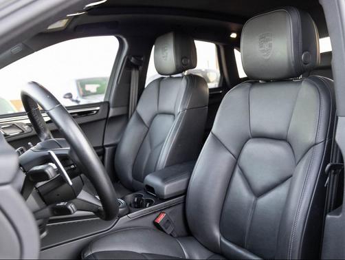 2022 Porsche Macan Base (PDK)