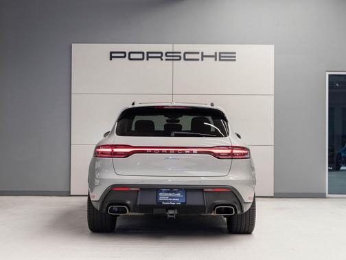 2022 Porsche Macan Base (PDK)