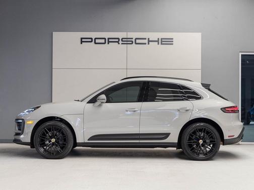 2022 Porsche Macan Base (PDK)