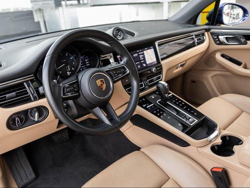 2022 Porsche Macan 