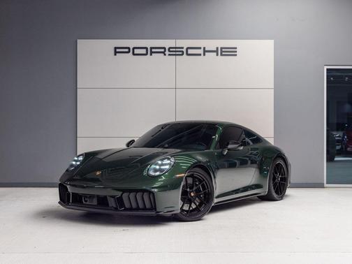 Oak Green Metallic Neo 2026 Porsche 911 Carrera GTS
