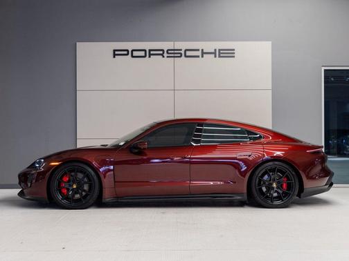 2022 Porsche Taycan GTS