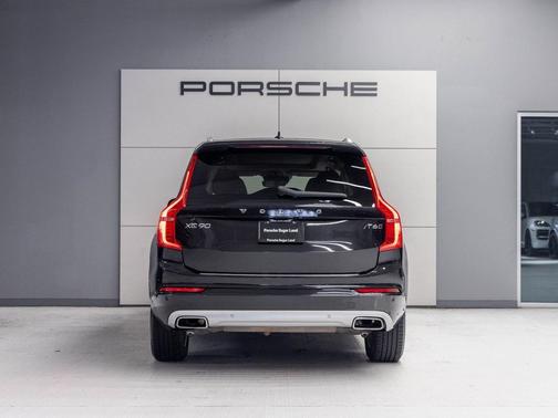 2021 Volvo XC90 T6 Momentum